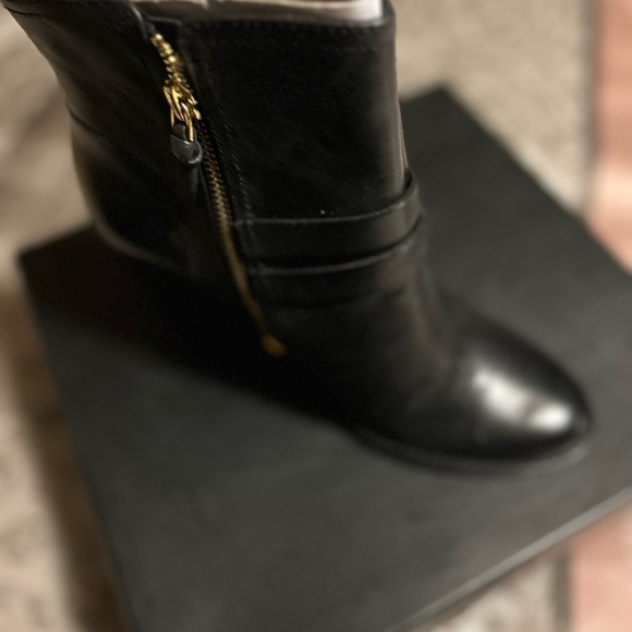 G.I.L.I  Boots .New never worn. Still in box - Picture 3 of 3